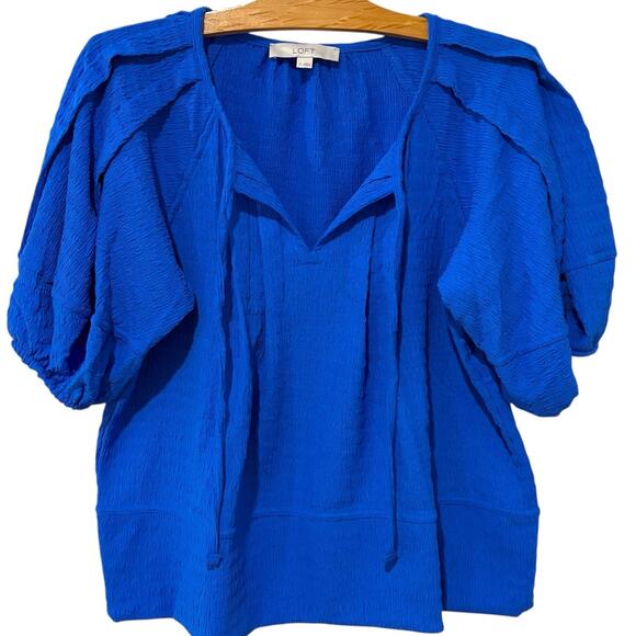 Ann Taylor LOFT | Top Blue Short Puff Sleeve V Neck Textured- Size Small - Picture 1 of 8